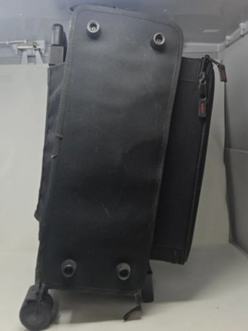 G-PRO-4W-6VMC 4U Rolling Rack Case with 6 Wireless‎ Mic Storage Lid - USA